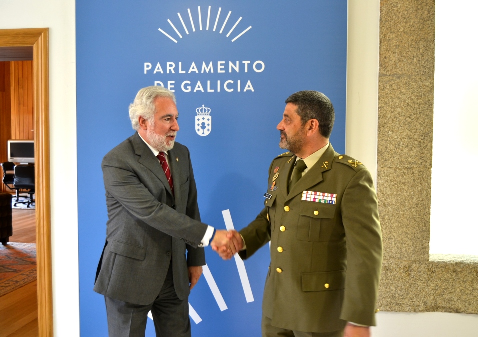 O novo xeneral xefe da Forza Loxística Operativa visita o Parlamento logo da súa toma de posesión